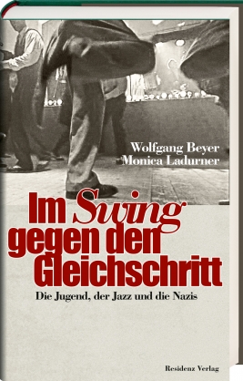 Coverabbildung von "Swinging Not Marching"